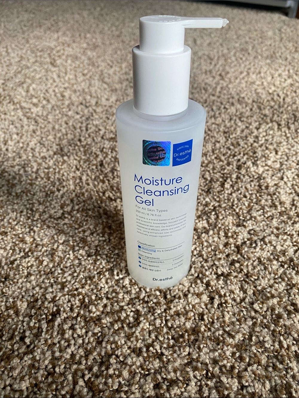 Dr Esthe Moisture Cleansing Gel — White